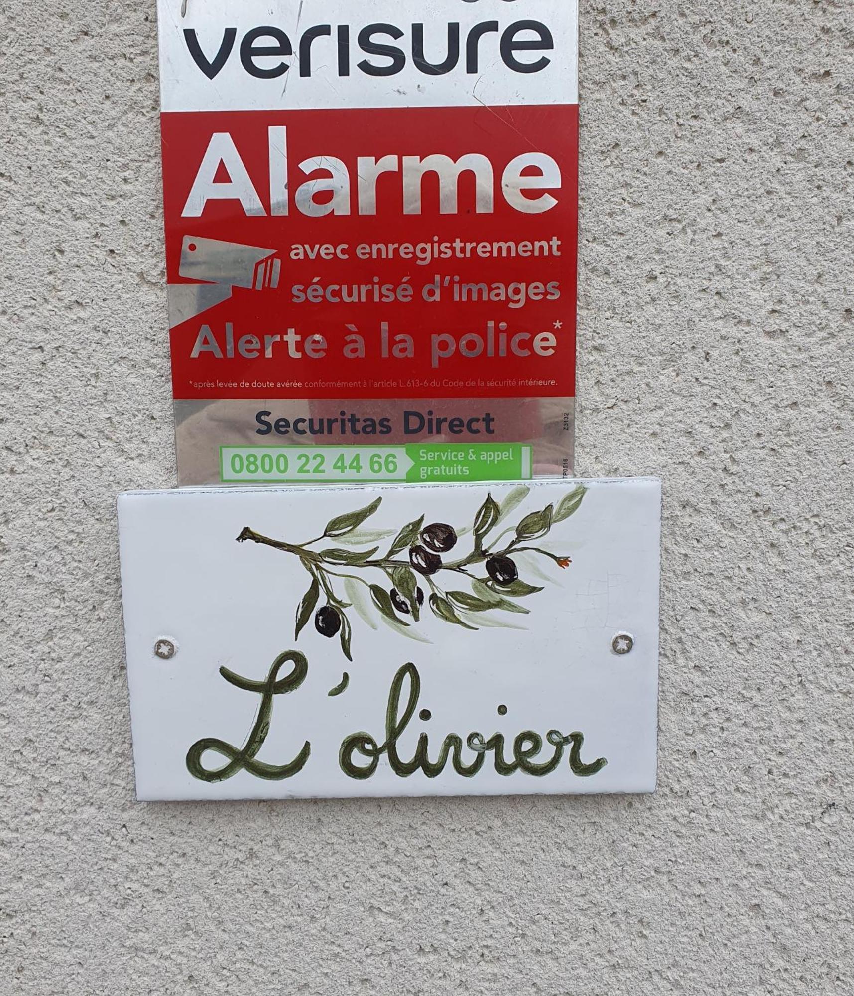 Апартаменты L'Olivier Mornant Экстерьер фото